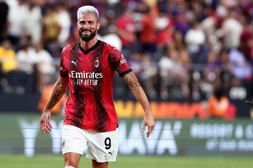 ac milan akan mencari striker baru pengganti olivier giroud