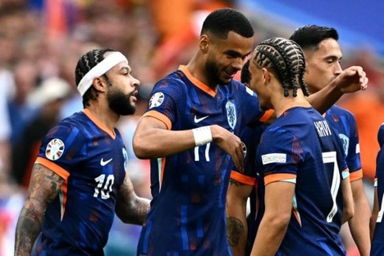 timnas belanda ke perempat final setelah menang dari romania 3-0