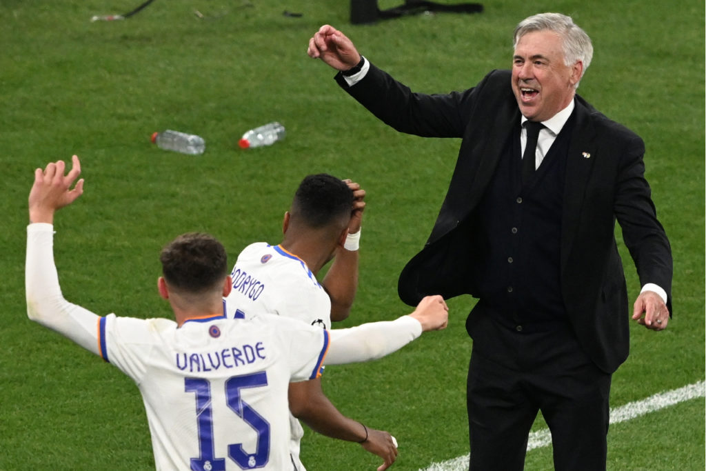 carlo ancelotti butuh bek baru untuk perkuat lini pertahan nya musim depan