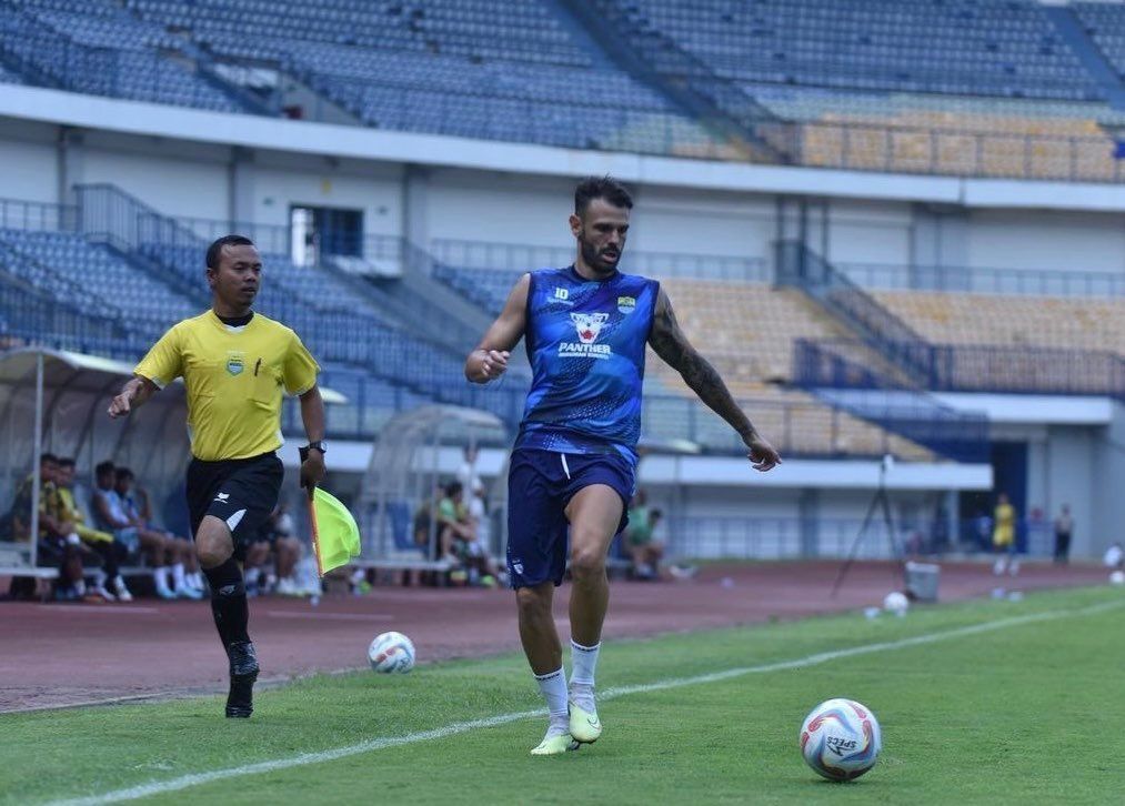 tyronne del pino ingin juara lagi bersama persib musim depan