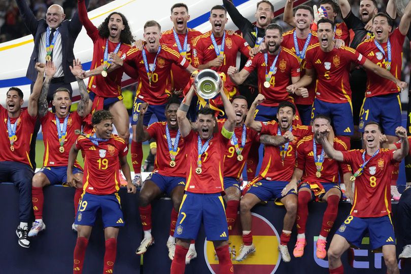 marc cucurella juara Euro 2024 Setelah sempat di remehkan gary neville